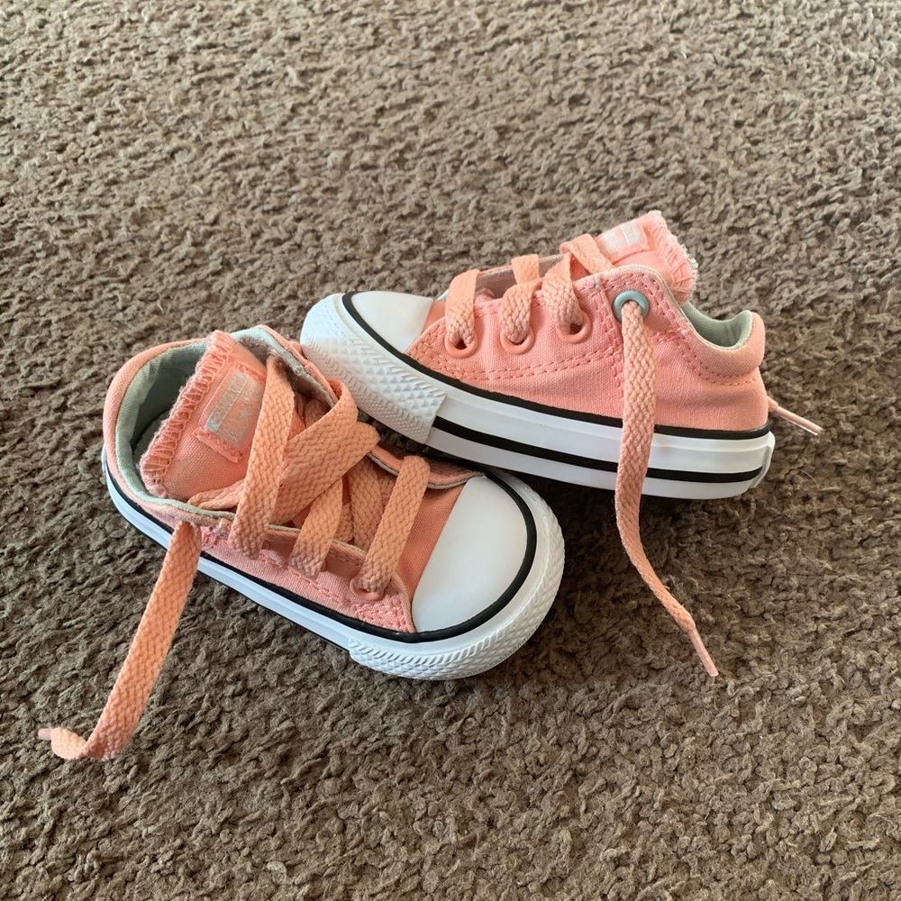 Converse shoes size 4